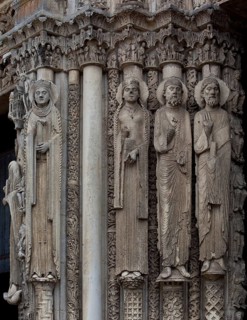 1195-1260 Main construction period, west façade, royal portals 1145-70 with biblical kings, queens,
