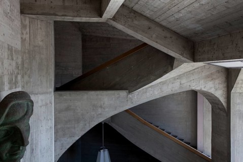 Construction began in 1925, main staircase, exposed concrete flights of stairs, head of the Michael