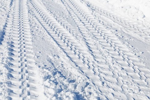 Winter, tire prints in the snow, Saint Lawrence River, Province of Quebec, Canada, North America