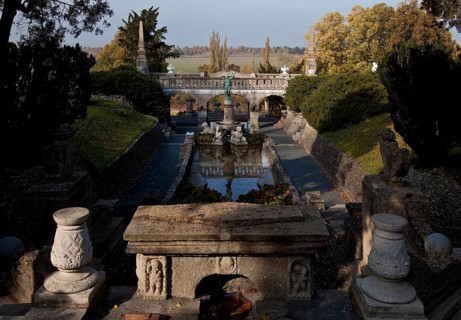 Main construction period 1907-1915 by Bernhard Sehring, lion fountain with bronze sculpture of
