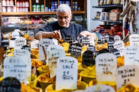 Seller, spices, shop, oriental spice trade in Noailles, Marseille, France, Europe