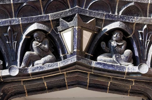 1927-1929, Ernst and Günther Paulus, west portal, detail of figures and lamp, St., Sankt, Saint