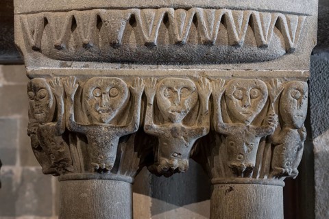 Gropina, Pieve San Pietro di Gropina, relief below the pulpit