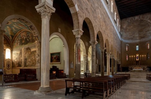 Lucca, San Frediano, view from the nave to the south-west towards the choir