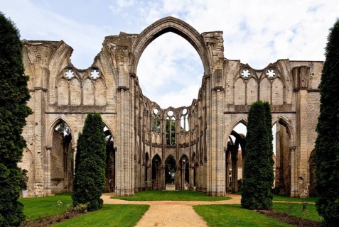 Cistercian abbey mid 13th century, church ruins, eastern transept wall and choir from the west, St