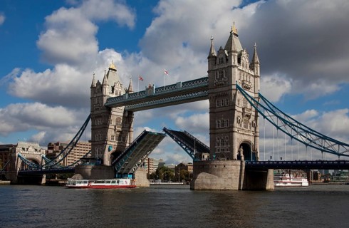 Built 1886-1894, twin towers 65 m high, clearance height 43 m, view from the west