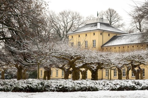 Krefeld, Schönwasserpark, Haus Schönwasser, park side with plane trees