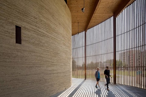 Built in 2000 by Peter Sassenroth and Rudolf Reitermann, rammed earth work: Martin Rauch, rammed