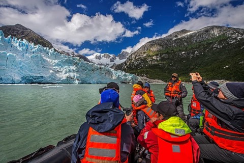 Excursion by Zodiac from the cruise ship Ventus Australis to the Porter Glacier, Cordillera Darwin,