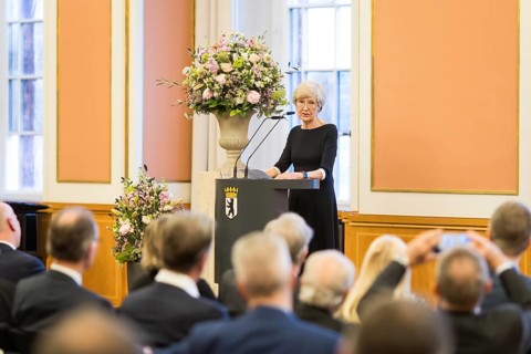 Friede Springer gives a speech of thanks after being awarded honorary citizenship at the Rotes