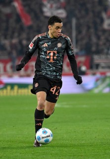 Jamal Musiala FC Bayern Munich FCB (42) Action on the ball MHPArena, MHP Arena Stuttgart,