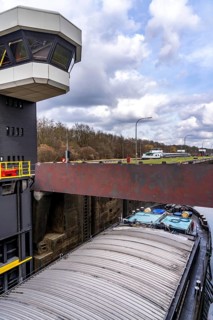 The Gelsenkirchen lock, double lock in the Rhine-Herne Canal, overcomes a height difference of 6.20