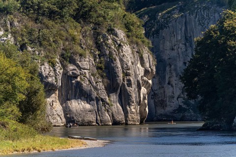 Stand up paddle in the Weltenburger Enge, Danube gorge near Weltenburg, Bavaria, Germany, Europe