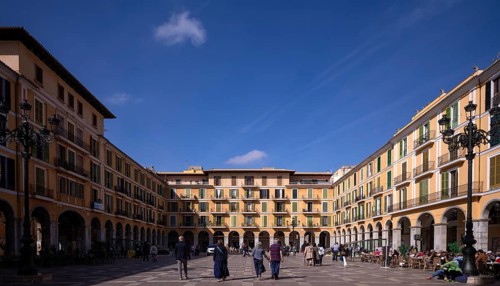 People, tourists in the Plaza Mayor, Plaça Major, Palma de Majorca, Majorca, Balearic Islands,