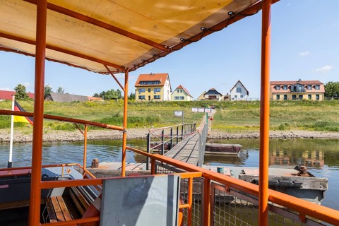 Ferry docking at the ferry terminal on the Promnitz side, in the background some houses of