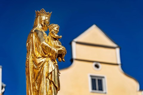 Golden Mary of St Mary's Fountain on the market square of Riedenburg, Lower Bavaria, Bavaria,