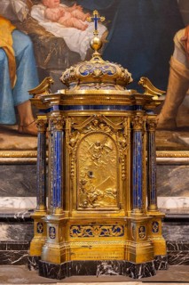 Interior of colorful marble decoration, Siena Cathedral or Cattedrale di Santa Maria Assunta,