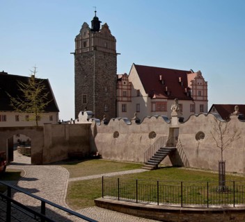 Gatehouse, Blue Tower and Old House from the north-east, in front the eastern castle courtyard wall