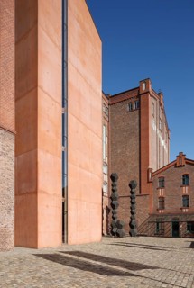 View of the south side, entrance side of the Küppersmühle Museum