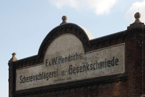 Gable with lettering: F&W Hendrichs Scherenschlägerei u. Gesenkschmiede founded in 1886