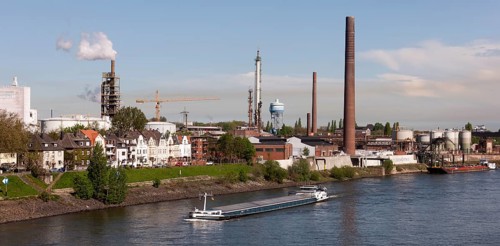 View of Alt-Homberg and the industrial plants of Thyssen-Krupp and Sachtleben Chemie from the A40