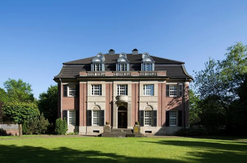 Built 1911-1912 by August Biebricher, street view