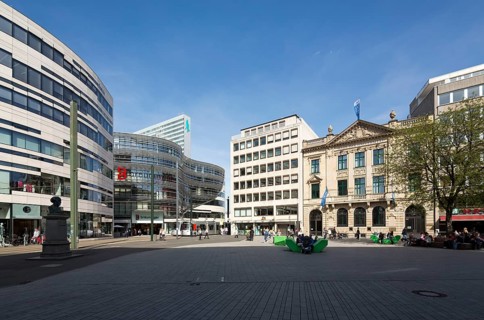 University building on Schadowplatz, former Niederrheinische Bank building, on the left the