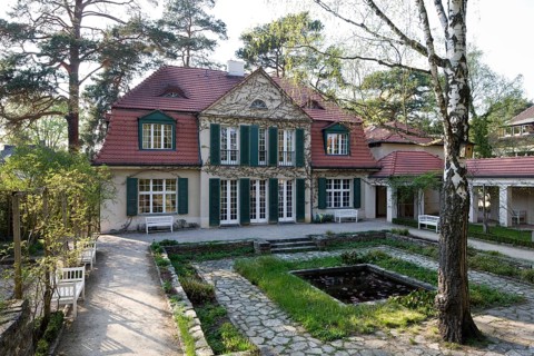Garden side with sunken garden, the only surviving garden design by Ludwig Mies van der Rohe in