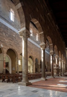 Lucca, San Frediano, view from the north aisle to the south-west towards the choir