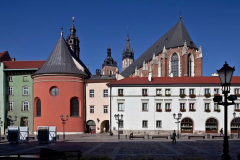 Maly Rynek, Small Market from the east, St Barbara's Church on the left, St Mary's Church on the
