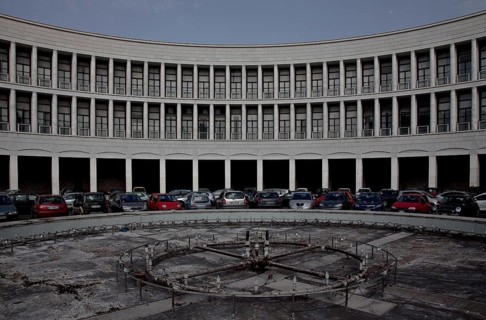 United Nations Square, Cassa Mezzogiorno building, arcade