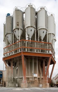 Lyon, tower-like cement silo battery