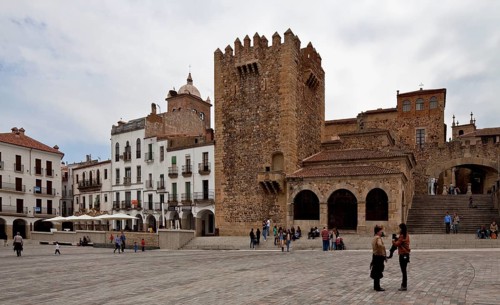 Torre del Bujaco in the centre and Arco de la Estrella on the far right 1723 designed by