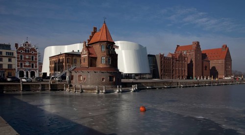 Behind the Ozeaneum and the warehouse at Hansakai