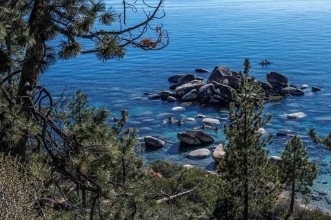 Kayakers at the Bonsai Rocks, Sapphire Cove, Lake Tahoe, Nevada, USA, North America