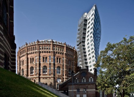 Gasometer, remodelled and supplemented by Coop-Himmelb (l) au 2001