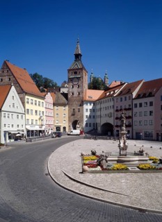Landsberg/Lech, main square with Marienbrunnen fountain