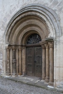 North portal with knotted column, St., Sankt, Saint