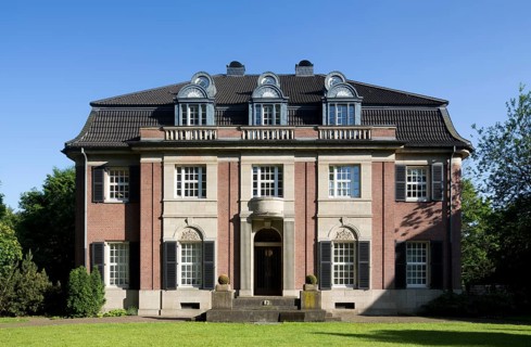 Built 1911-1912 by August Biebricher, street view