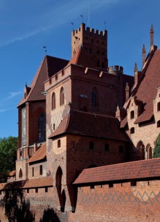 View from the north-east, tower and choir of the castle church, in front of it the Pfaffenturm on