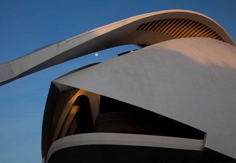 City of Arts and Sciences (cat./val. Ciutat de les Arts i de les Ciències), opera house QUEEN