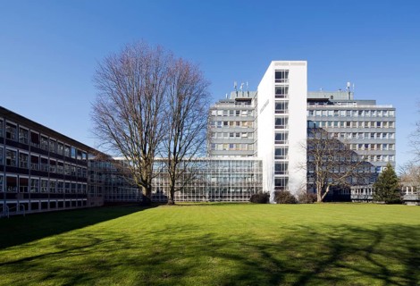Egon Eiermann 1951-56, from left: administration building, glass connecting corridor and warehouse