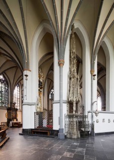 Northern ambulatory with sacrament house, St., Sankt, Saint