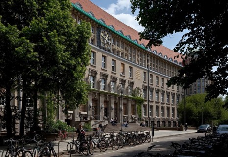 Founding building erected 1914-1916 by Oskar Pusch and Carl Julius Bär as DEUTSCHE BÜCHEREI, main
