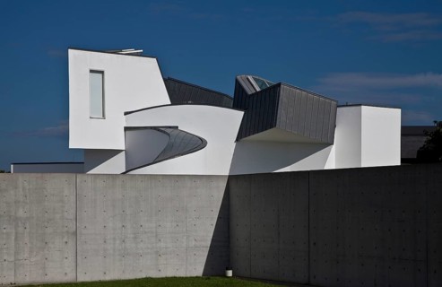 Frank O. Gehry, 1989, seen over a wall of the conference pavilion by Tadao Ando
