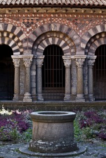 Cloister, south wing Arcade arch and fountain, St., Sankt, Saint