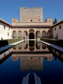 Court of the Myrtles (Patio de los Arrayanes, Mirtos) to the north, Comares Tower at the back