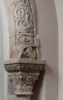 Romanesque portal arch from Brauweiler Abbey near Cologne, Brauweiler Arch, right capital