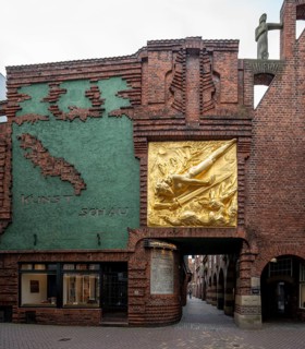 Bremen, entrance to Böttcherstraße, with the façade relief The Lightbringer by Bernhard Hoetger