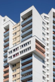 31-storey residential tower block by Walter Gropius, south-east side, detail